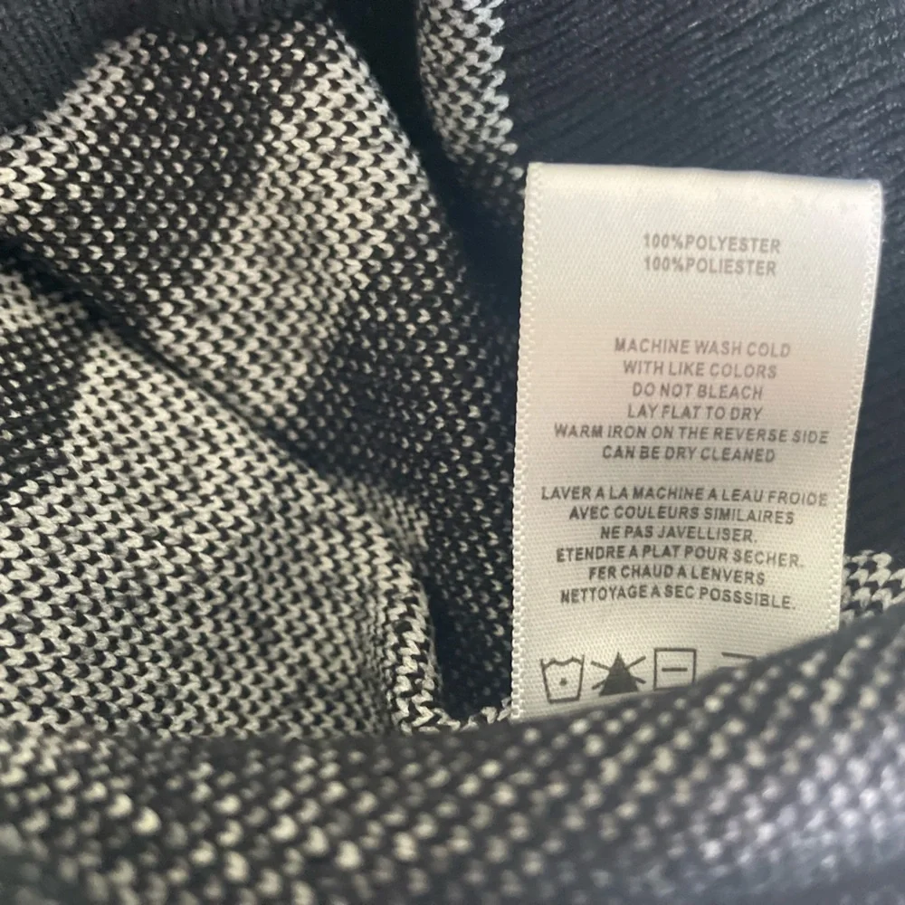 Vigoss Houndstooth Quarter-Zip Cropped Sweater - Size Medium - Black & Grey